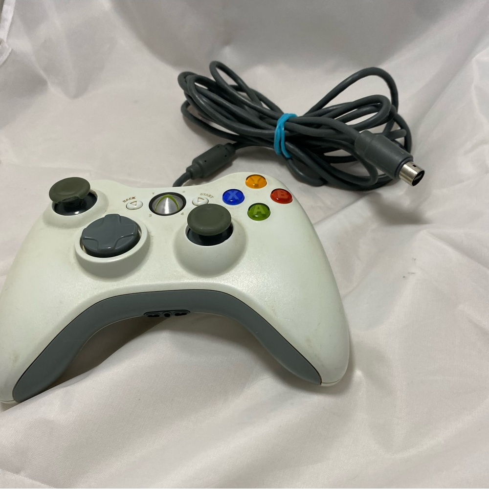 Official Microsoft Xbox 360 White Wired Controller [Read]